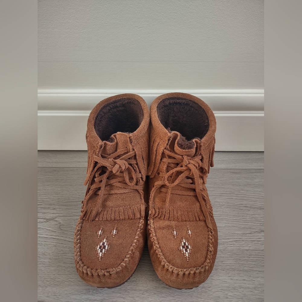 Manitobah Mukluks Brown/Oak Suede Harvester Fleece Lined Moccasin Boots Size 7